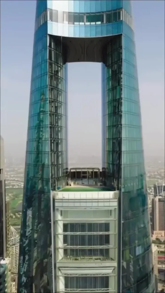 بلندترین هتل جهان، بیخ گوش ایران افتتاح شد