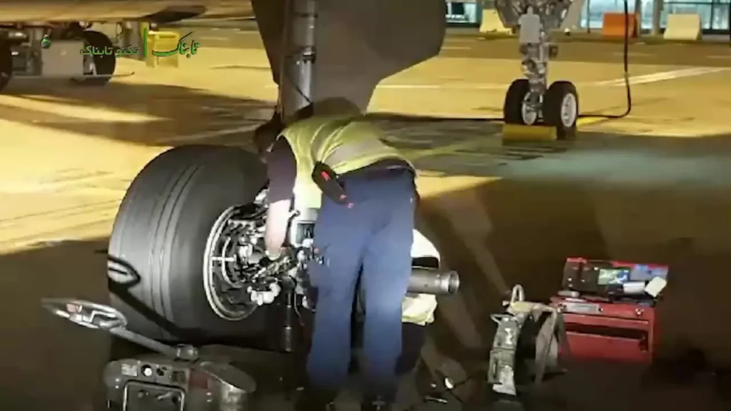 تایم‌لپس جالب از فرایند تعویض چرخ هواپیما!