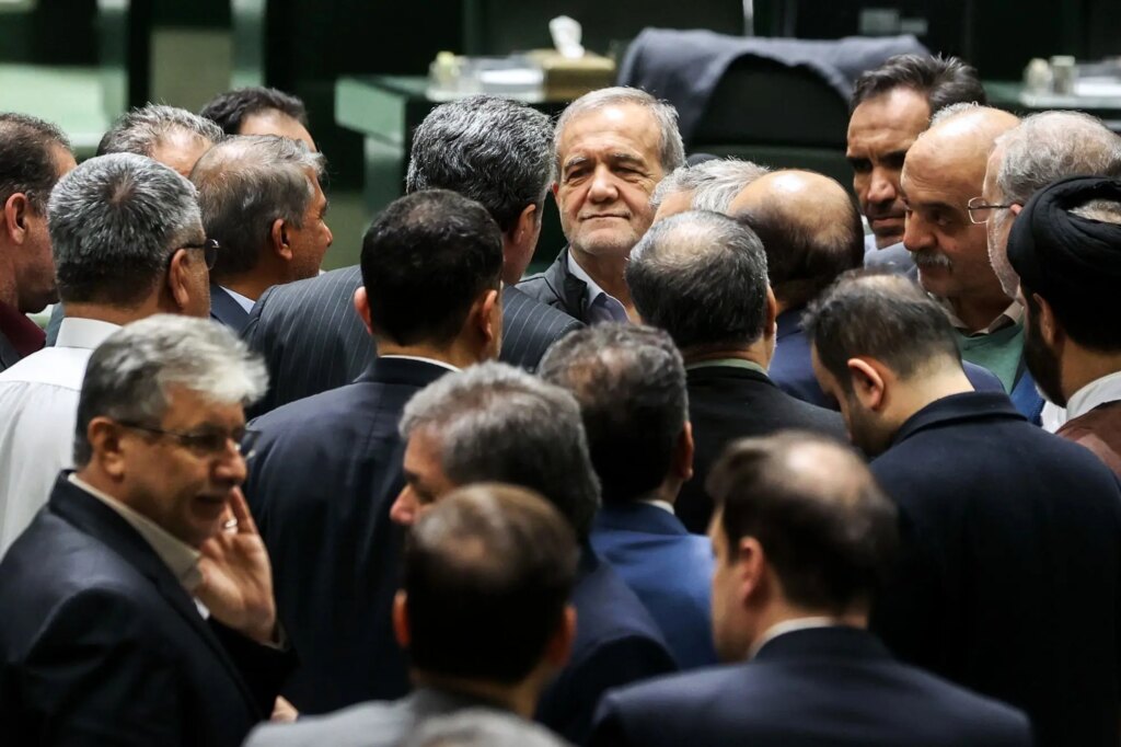 جدال دولت و مجلس بر سر تغییر چهار وزیر پزشکیان