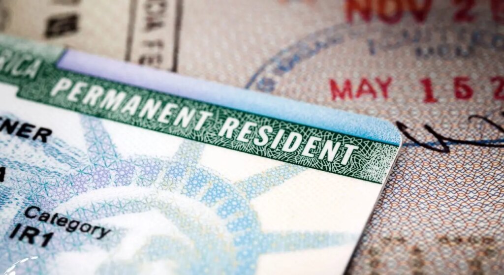 دستور ترامپ برای بررسی دوبارۀ گرین‌کارت ایرانی‌ها