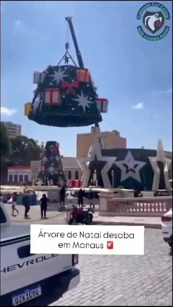 واژگونی مرگبار جرثقیل هنگام برپایی درخت کریسمس