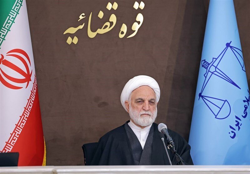 لزوم حراست از اصول قانون اساسی، به‌ویژه مباحث ناظر بر ابتناء قوانین به موازین اسلامی