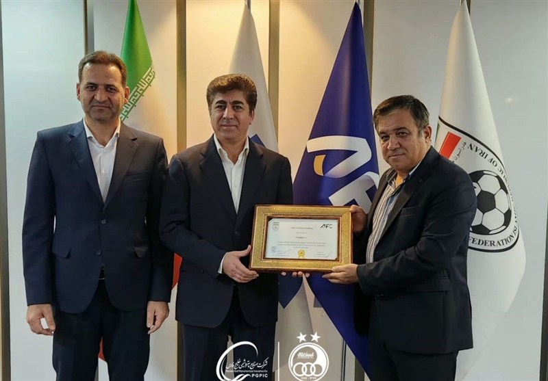 فوتبال، استقلال،