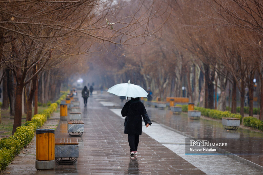 بارش پراکنده و وزش باد پاییزی اصفهان را فرا می‌گیرد