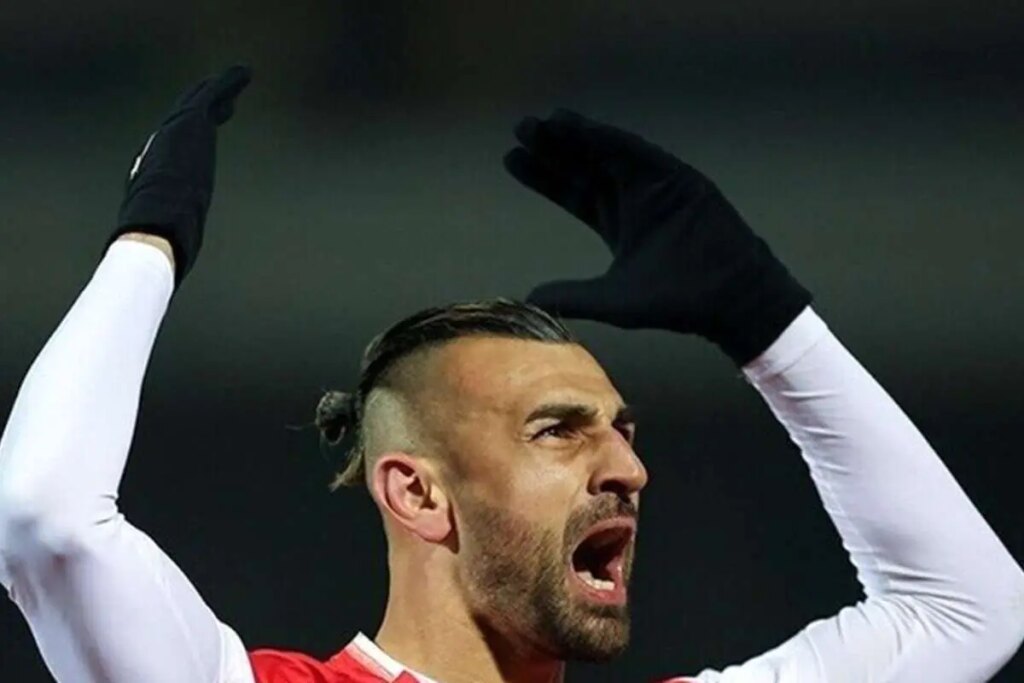 مهاجم محبوب پرسپولیس نتیجه دربی ترکیه را پیش بینی کرد!