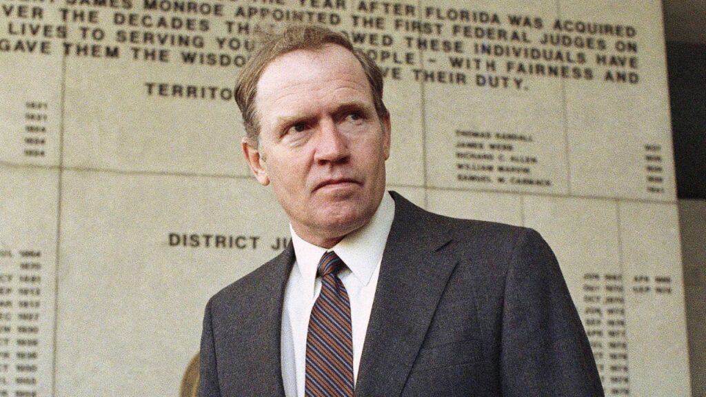 مرگ مهره کلیدی رسوایی «ایران‌کنترا»؛ نقش تفنگدار دریایی سابق آمریکا در ماجرای مک‌فارلین چه بود؟