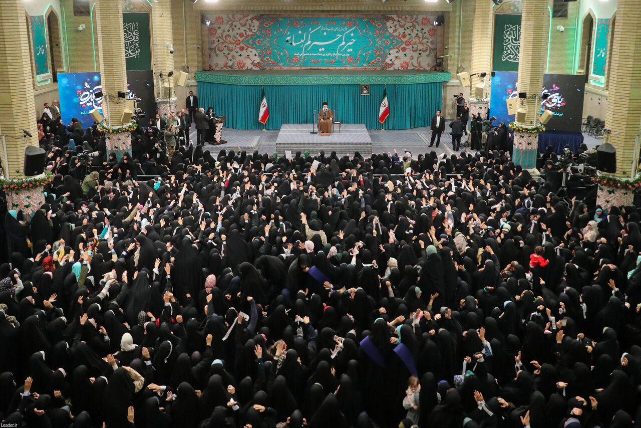 زن کارگزار خانه نیست، مدیر و رئیس است