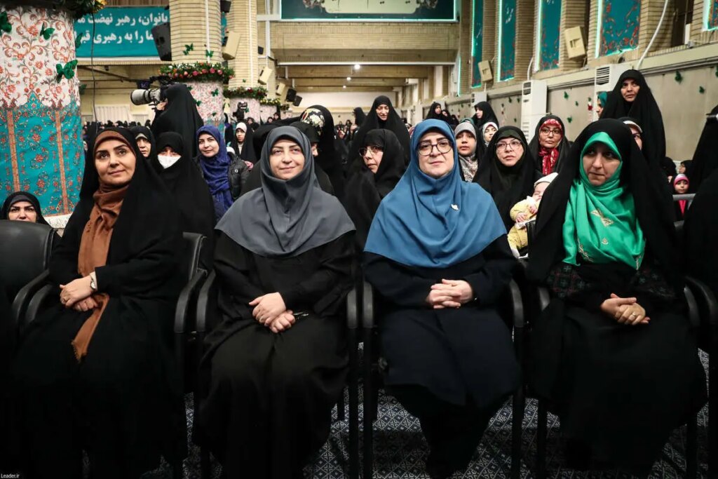 تصویری متفاوت از سخنگوی دولت در دیدار امروز با رهبر انقلاب