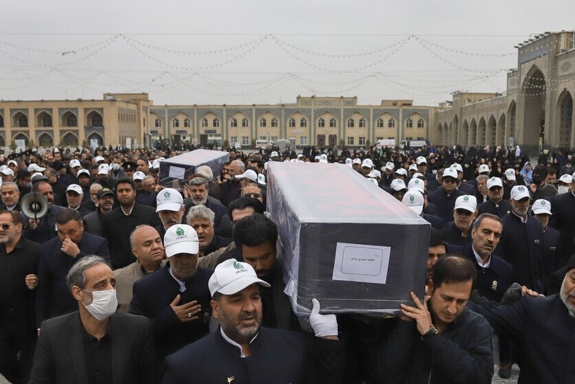 خاکسپاری همسر و فرزند ثقاب اصفهانی در مشهد + عکس و فیلم