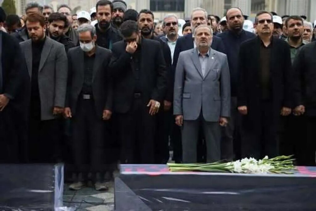 تصویر تشییع همسر و پسر ثقاب اصفهانی معاون رئیس جمهور در مشهد