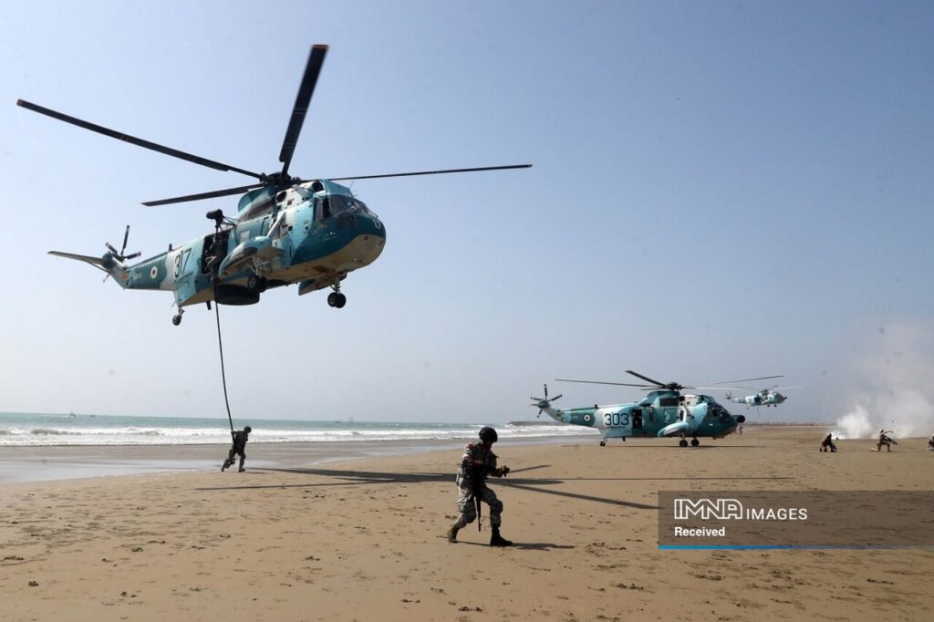 شلیک همزمان موشک‌های بالستیک و کروز سپاه در رزمایش اقتدار