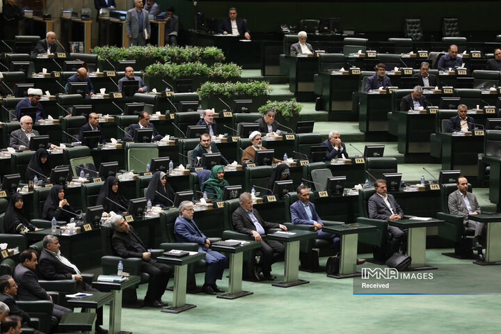 نشست کمیسیون فرهنگی با 3 وزارتخانه و صدا و سیما در خصوص اجرای مصوبات قانونی در حوزه حجاب