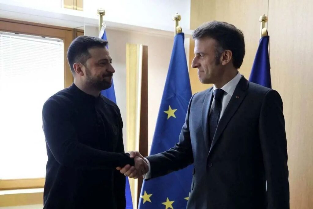 مکرون: اوکراین می‌تواند روی حمایت تزلزل‌ناپذیر ما حساب کند؛ به تلاش در کنار آمریکایی‌ها ادامه خواهیم داد/ آنچه در کی‌یف در خطر است، امنیت کل اروپا نیز هست/ روسیه به دنبال صلح نیست