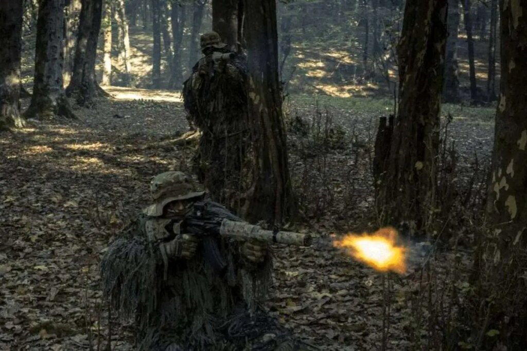 تصاویر; رزمایش یگان ویژه رزمی فتحین در جنگل و مرداب