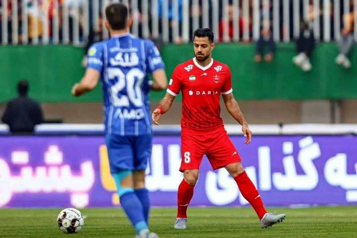 خوش شانسی ستاره پرسپولیس پس از اشتباهات مرگبار در دربی