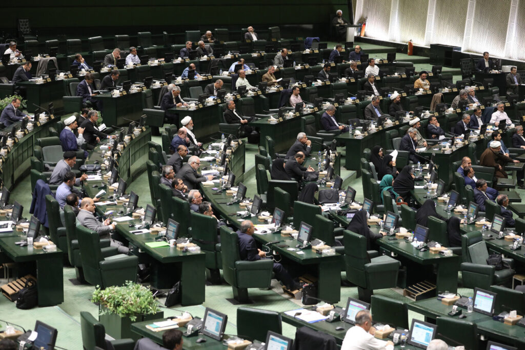 تکلیف مجلس برای شفاف سازی درآمدهای دولت/ارائه ماهانه گزارش منابع و مصارف بودجه به مجلس