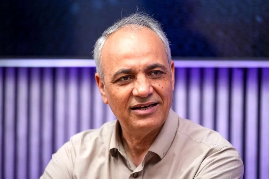 کنایه زیدآبادی به پزشکان برای سیاه شدن خطوط سفید: شما اختیار معکوس دارید!