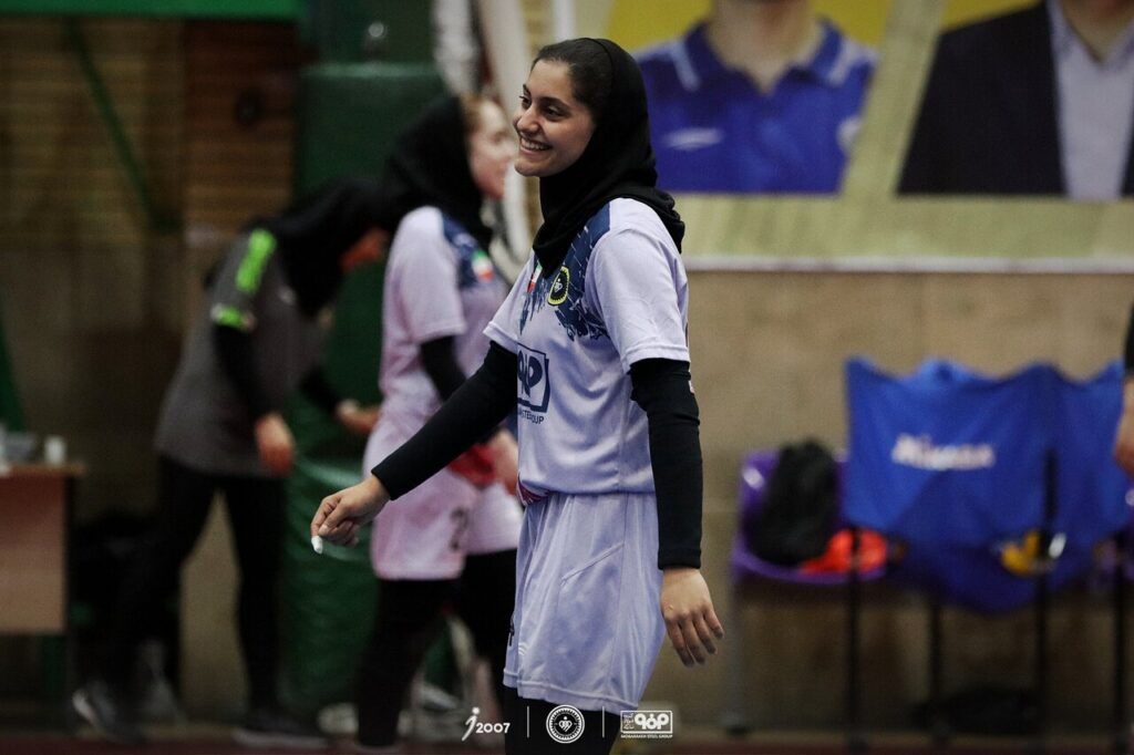 تعادل بین آموزش و ورزش ضروری است/ والیبال بانوان سپاهان در مسیر خوبی قرار دارد