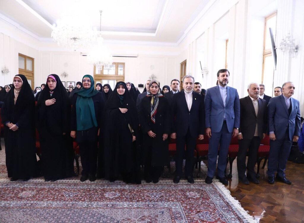 روایت واقعی از زن ایرانی ارائه دهیم/ به وجود زنان ایرانی خارج از کشور افتخار می‌کنیم