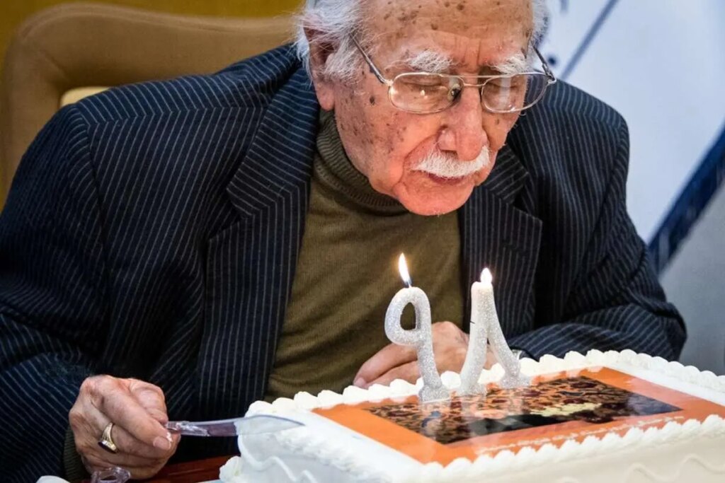 تصاویر; مراسم 98 سالگی فتح الله مجتبایی