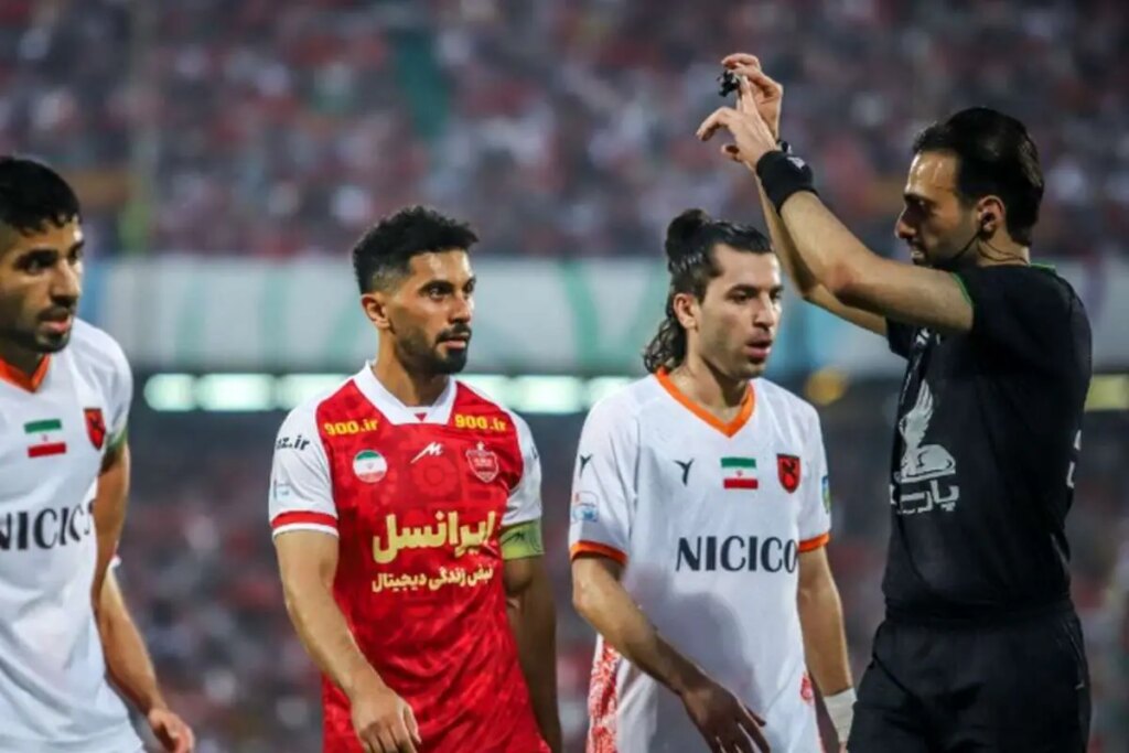 پرسپولیس مقابل پیکان با داوری خوش شانس!