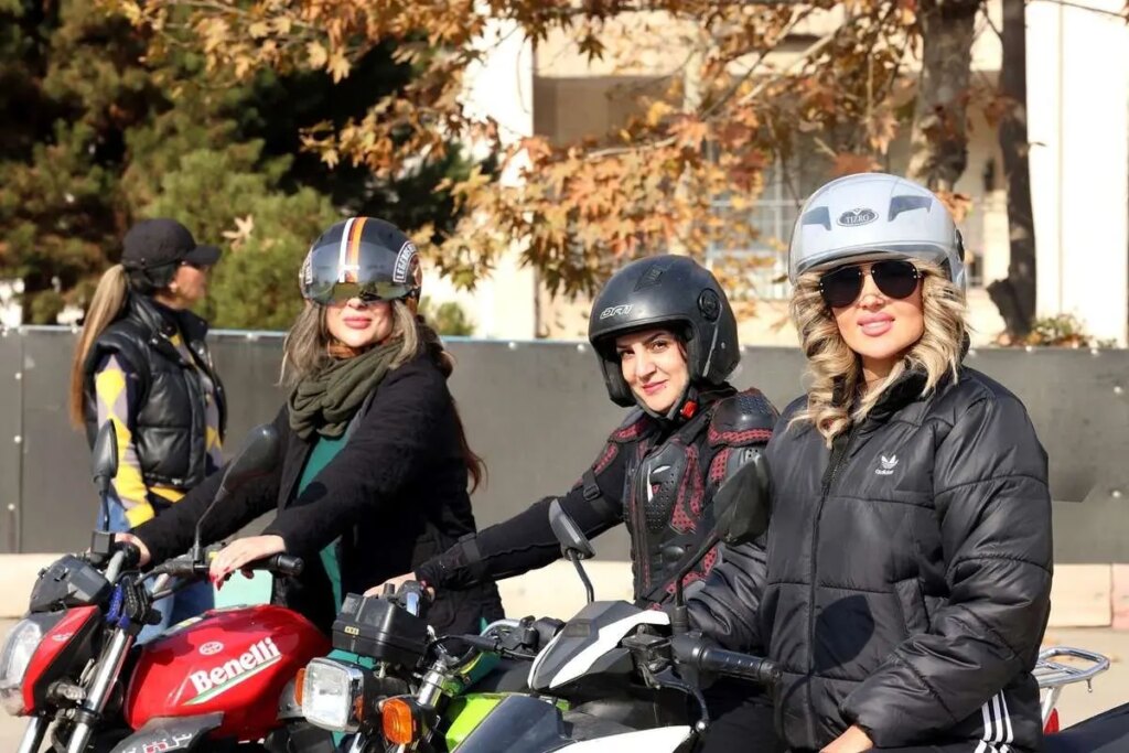 تصاویر; آموزش موتور سواری به بانوان تهرانی