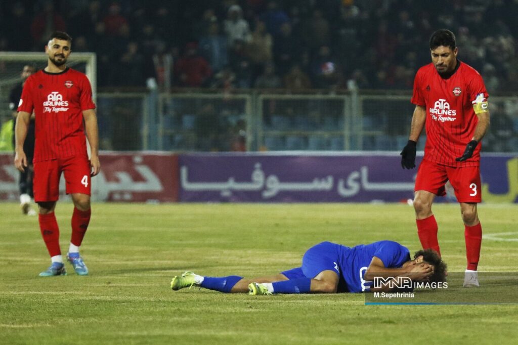 ذوب آهن و تراکتور; دعوای نفس گیر در میدان فولادشهر