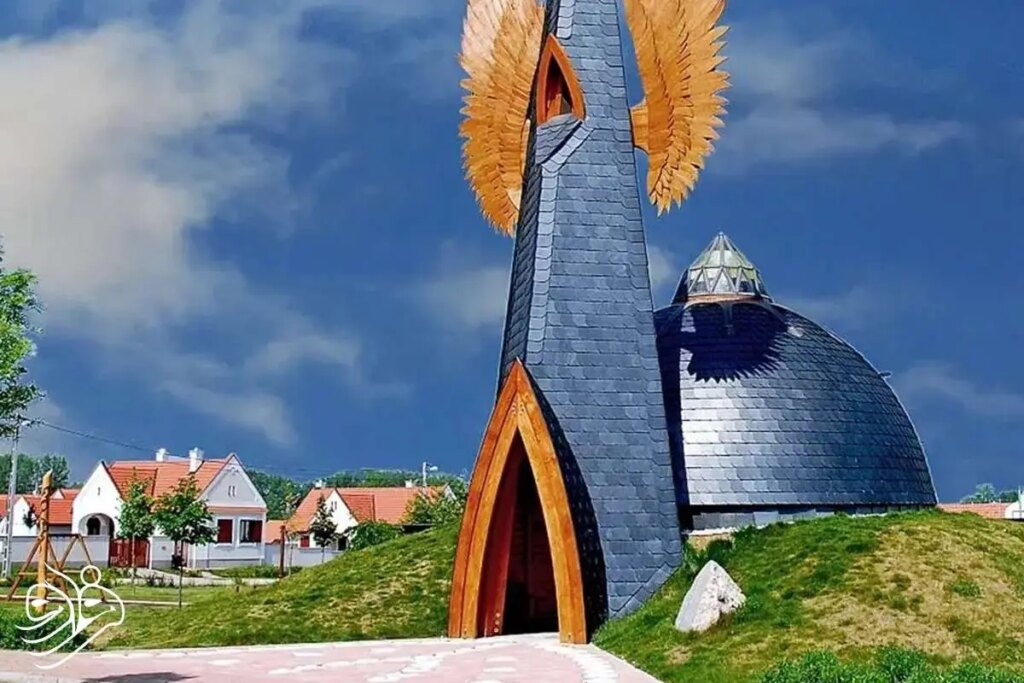 تصویر; کلیسایی زنده از دل طبیعت