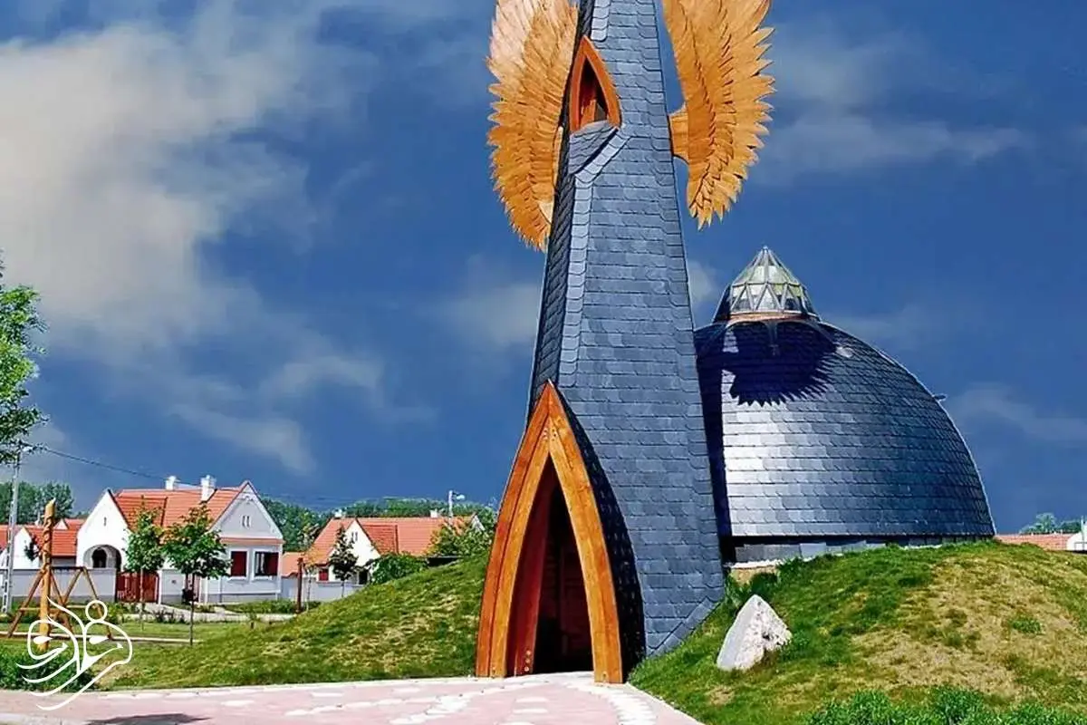 تصویر; کلیسایی زنده از دل طبیعت