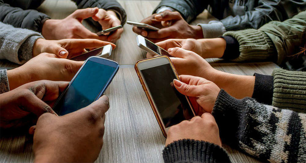 یک‌چهارم نوجوانان درمان روانی را از چت‌بات می‌گیرند/ زنگ خطر برای نظام سلامت