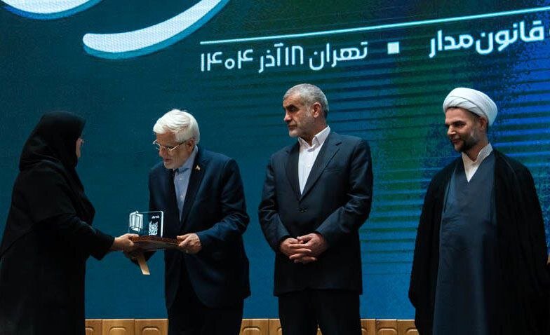 از حضور 5 هزار زن در پست های مدیریتی تا دستور وزیر ارتباطات برای جمع آوری سیم کارت های سفید