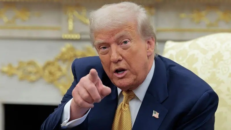 ترامپ: ممکن است حمایت خود از اوکراین را کاهش دهیم / رهبران اروپا افرادی ضعیف هستند که در کنترل مهاجرت ناکام بوده‌اند