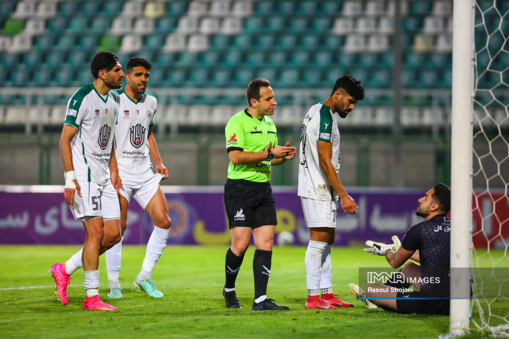 سعی می کنم نظر کادرفنی تیم ملی را جلب کنم/ کیفیت چمن افتضاح بود