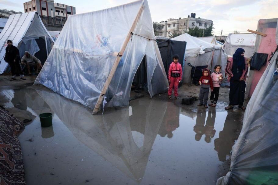 طوفان زمستانی جان آوارگان غزه را می بلعد