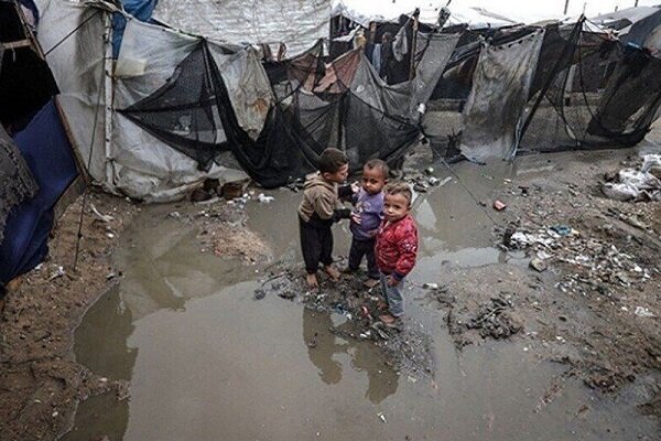 طوفان زمستانی جان آوارگان غزه را می بلعد