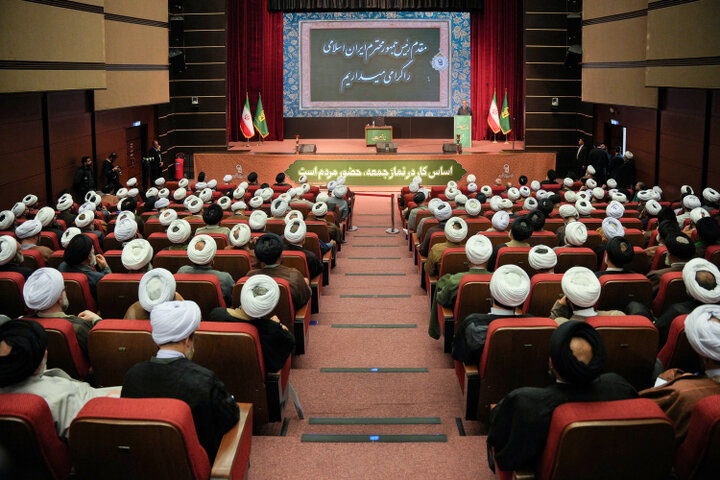 مقابله موفق با راهبردهای دشمن نیازمند اتحاد، تعامل با همسایگان و تکیه بر مردم است.