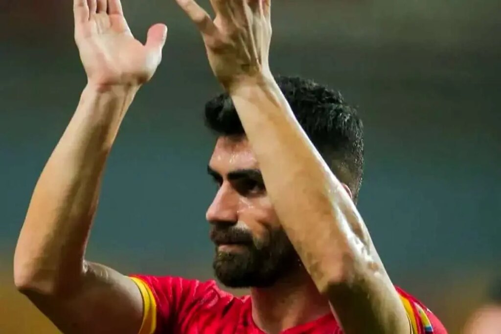 وضعیت عجیب فولاد گل محمدی; از دقیقه 20 ده نفر بودند!