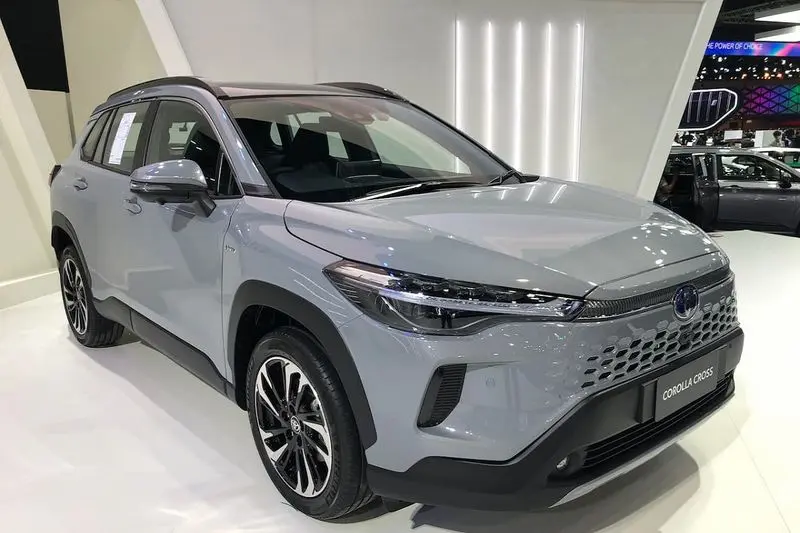 کرولا کراس هیبریدی