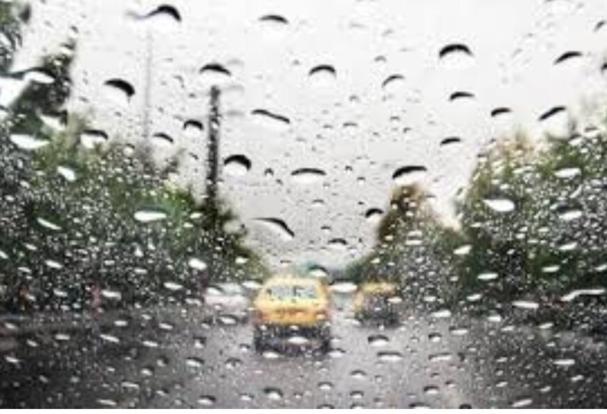 تهران از فردا سردتر می‌شود/ پیش بینی بارش باران و وزش باد