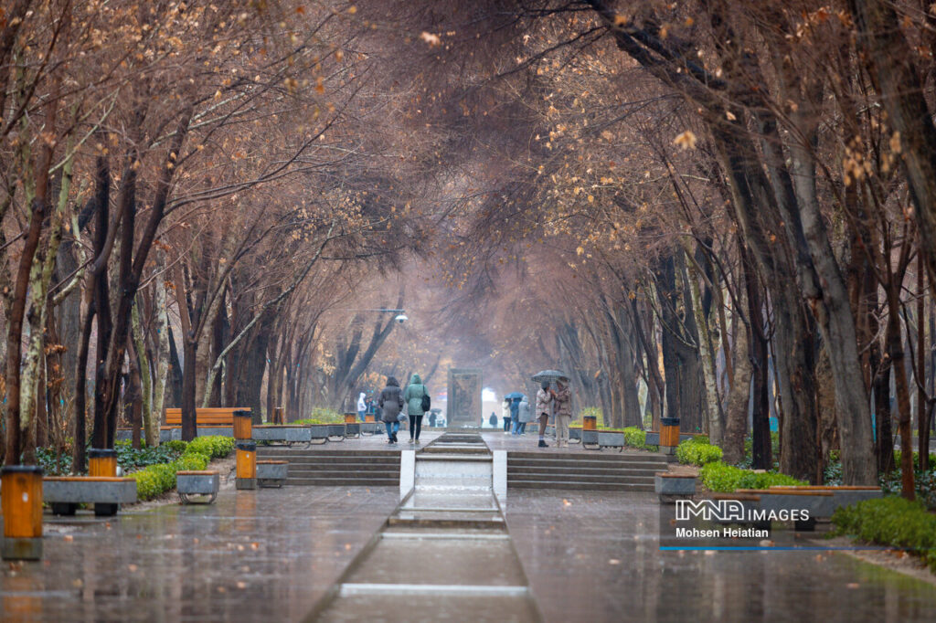 آب و هوای اصفهان فردا و در چند روز آینده + هواشناسی ساعتی اصفهان پنجشنبه ۲۰ آذر ۱۴۰۴