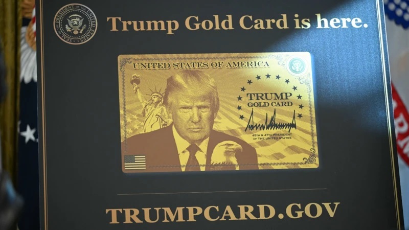 دونالد ترامپ از کارت طلایی یک میلیون دلاری برای مهاجرت به آمریکا رونمایی کرد