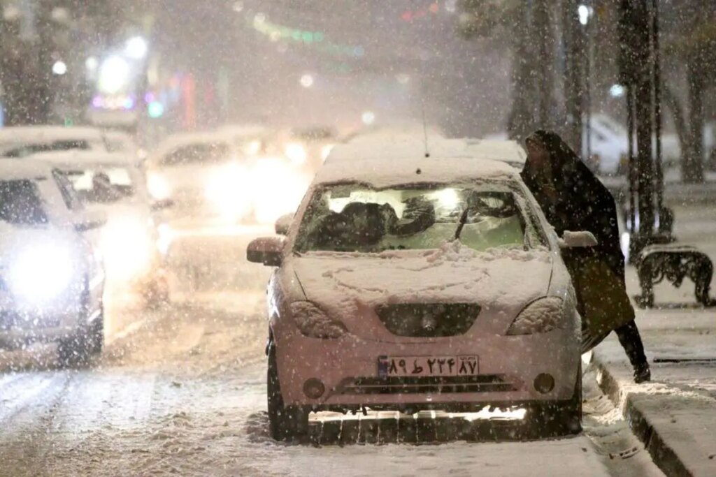 هشدار پلیس راه در خصوص لغزنده بودن جاده های کشور و کاهش دید افقی/ پرهیز از سفرهای غیر ضروری