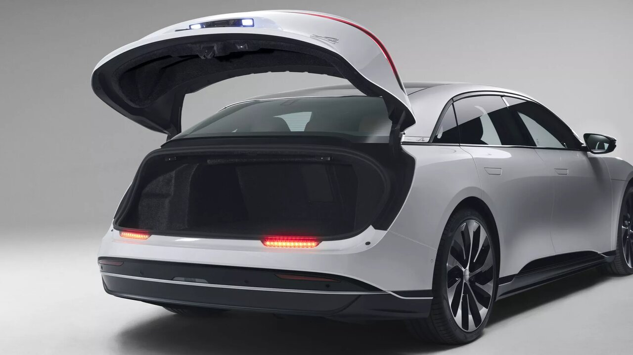 بطری آب دوباره مشکل ایجاد کرد/ خسارت 2 میلیاردی به خودروی آمریکایی