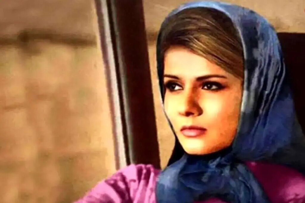 «آذر شیوا» با سبیل و در ۲۵ سالگی؛ سال ۱۳۴۴