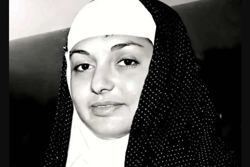 گوگوش در ۲۶ سالگی و در سفر حج