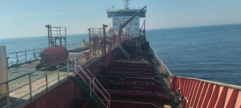 توقیف نفتکش خارجی در دریای عمان دستگیری 18 متهم + عکس