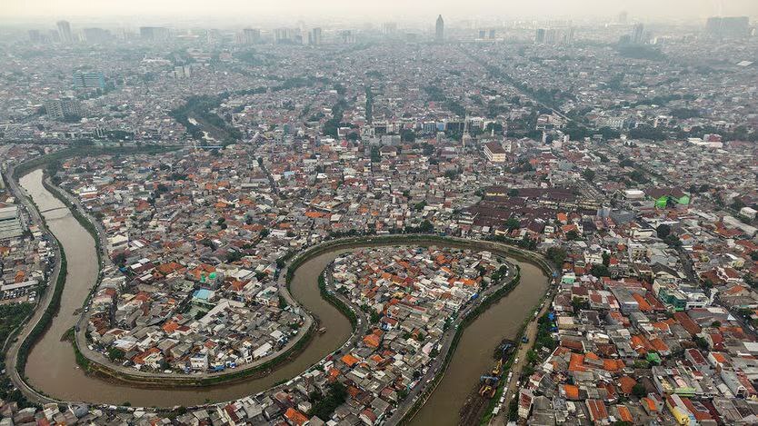 اکونومیست: شهر‌های پرجمعیت آسیایی عموما مکان‌هایی رنج‌آورند به جز شانگهای و توکیو / پایتخت ژاپن توسط یک دولت کلان‌شهری متشکل از ۲۳ ناحیه اداره می‌شود که هر کدام، شهردار و شورای منتخب خود را دارد / قابل‌زندگی‌تر کردن ابرشهر‌ها با اصلاحات حکمرانی آغاز شود، نه لزوماً با سرمایه‌گذاری‌های بزرگ