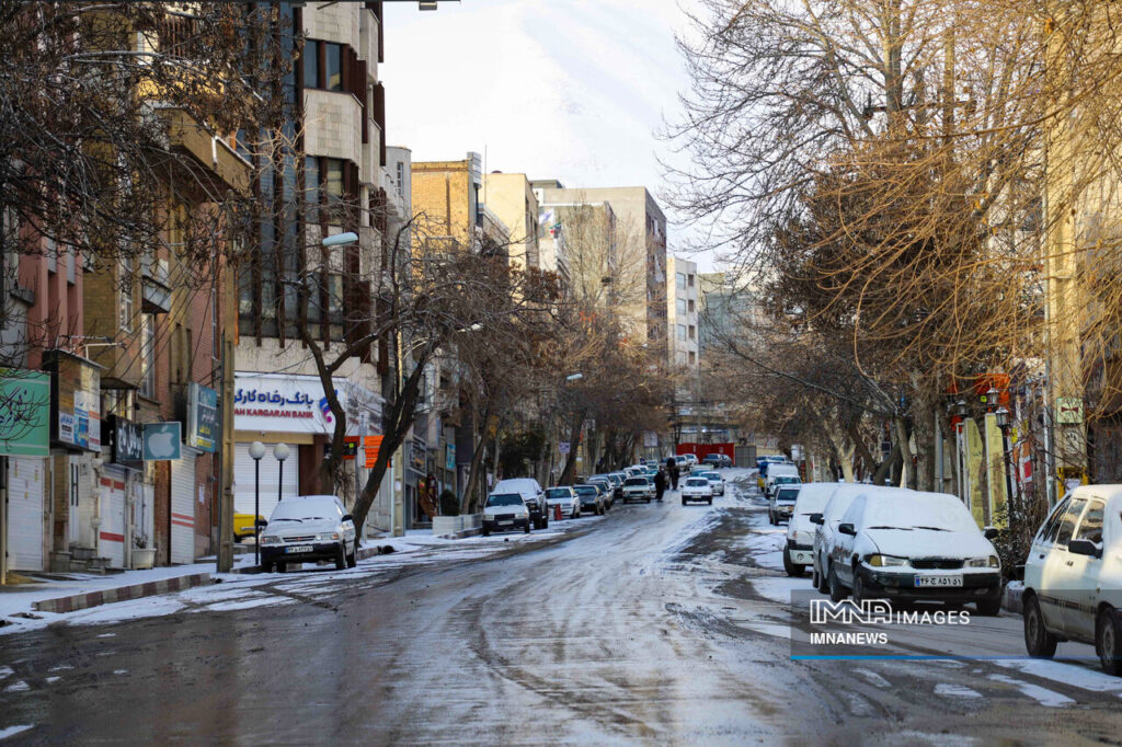 فردا منتظر سامانه بارشی جدید باشید / بارش برف و باران در استان‌ها ادامه دارد
