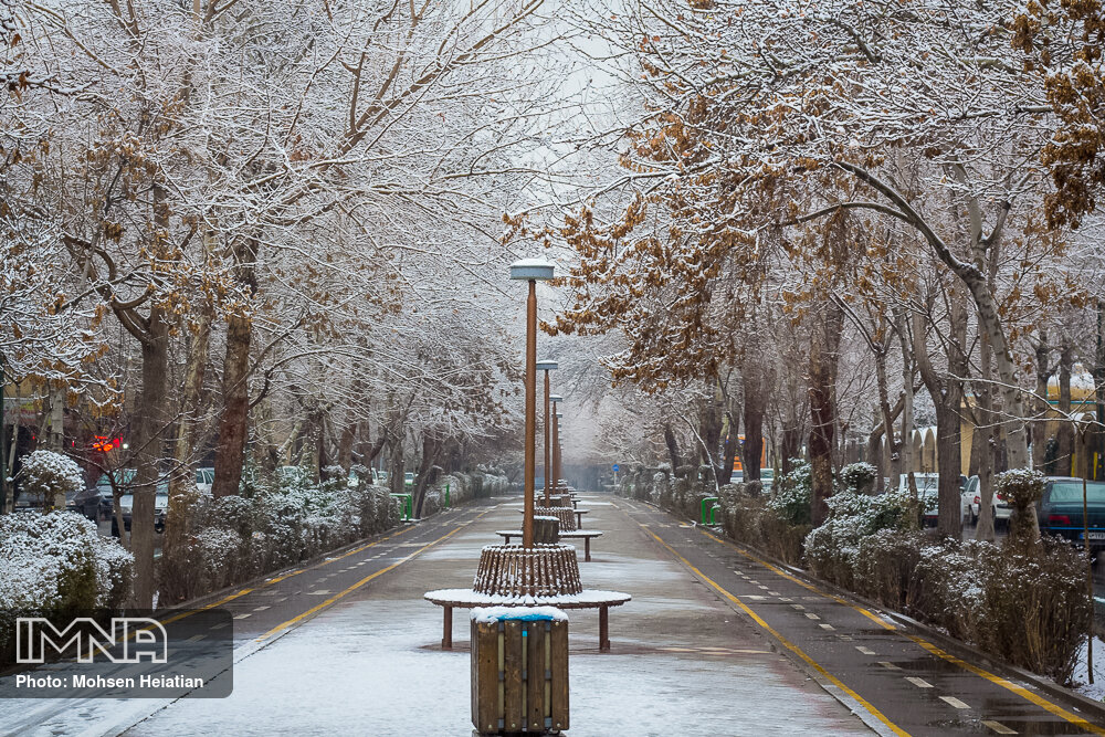 سرما و یخبندان پاییزی با بارش برف، باران و تگرگ در راه اصفهان