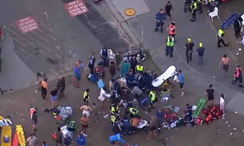 آسوشیتدپرس: پس از تیراندازی در سیدنی تعدادی «وسیله مشکوک» کشف شده / پلیس در حال خنثی‌سازی چیزی است که آن را یک وسیله انفجاری دست‌ساز توصیف کرده‌